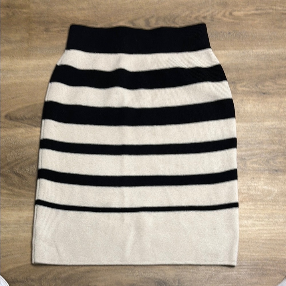 Loft size XS Striped Black and Beige Women's Skirt (bin11)